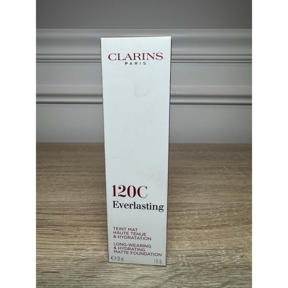 Clarins Everlasting Full Coverage Long Wearing & Hydrating Matte‎ 120C  30ml - Picture 1 of 5